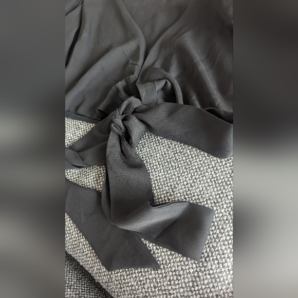 NWOT San Joy Medium Cropped Wrap Top - Picture 5 of 5